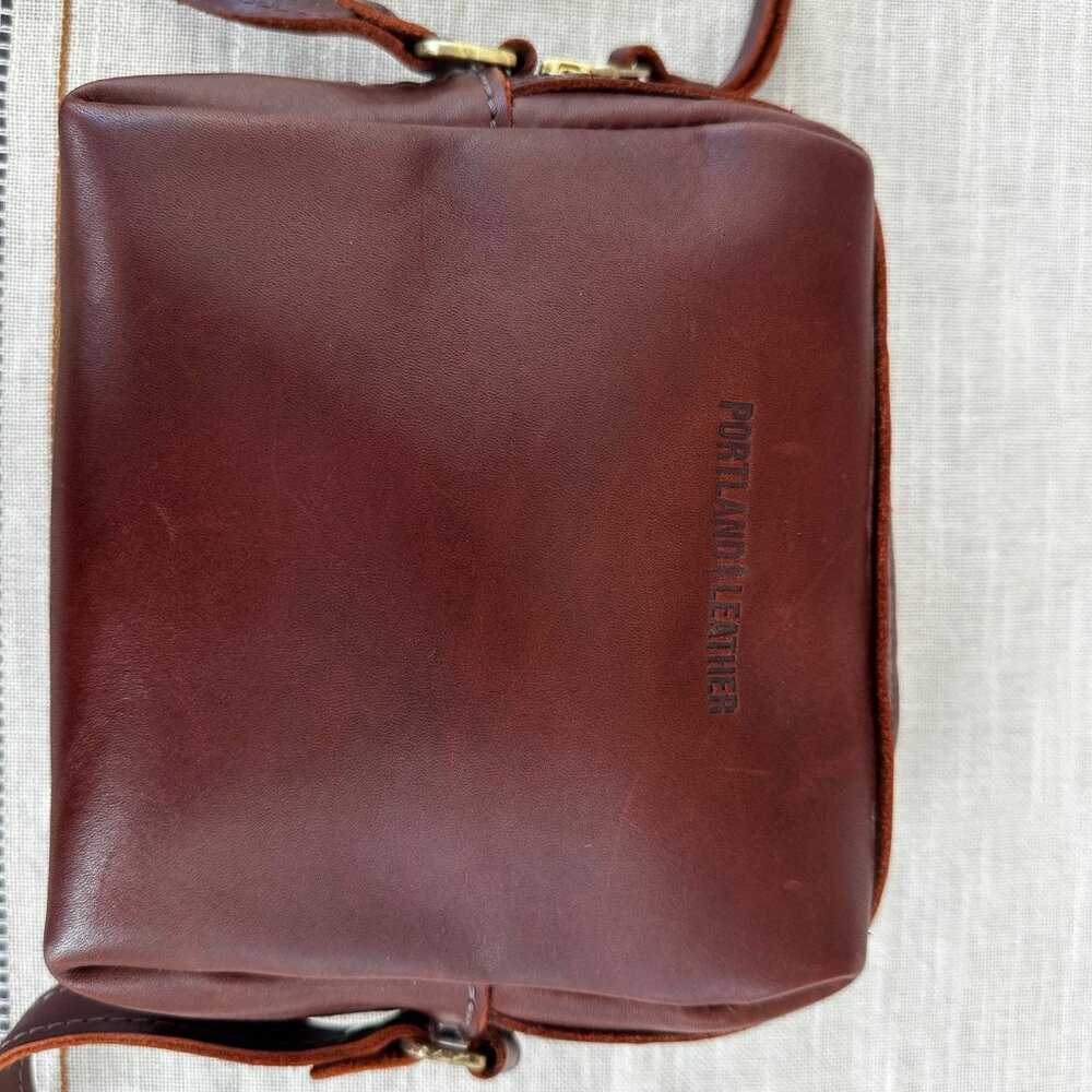 Portland Leather Camera style bag in cognac - Picture 4 of 7